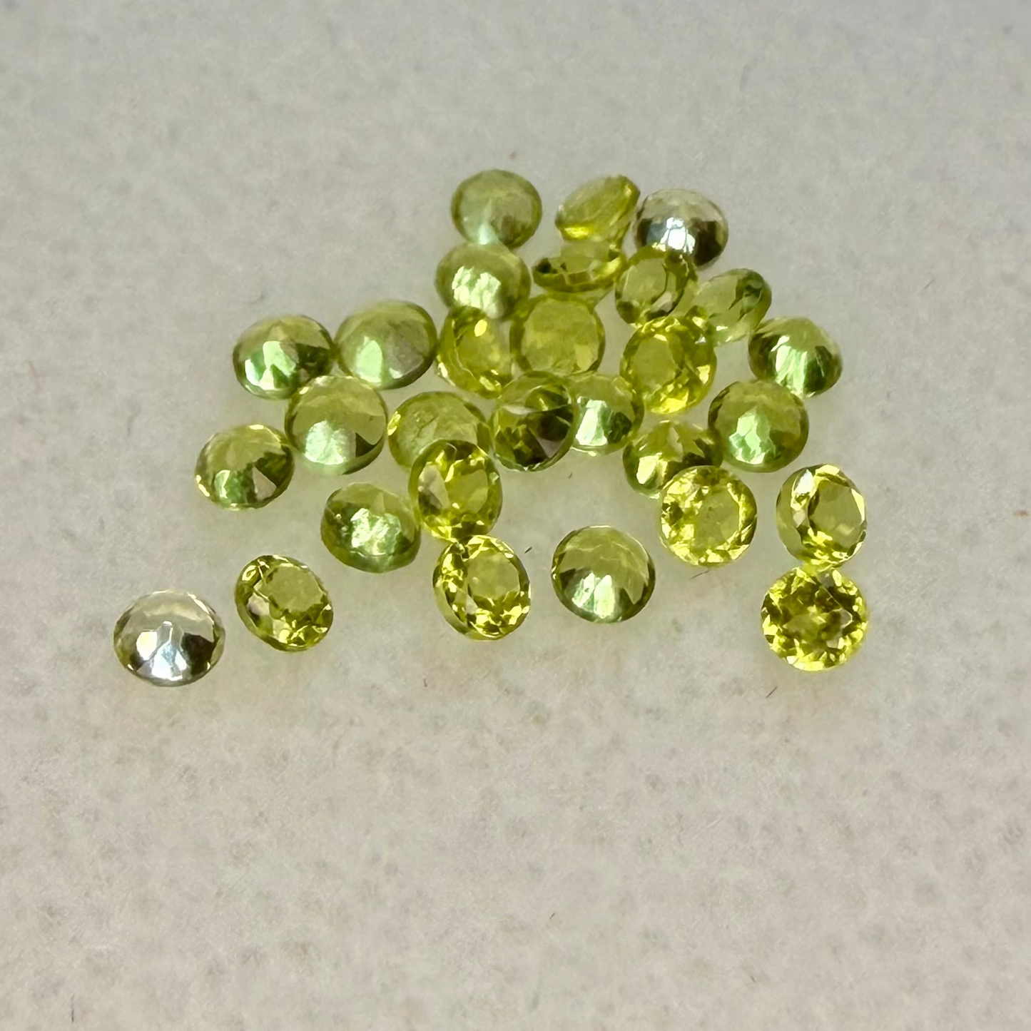 Sphene Melee, 2mm Round, 1 Carat Lot